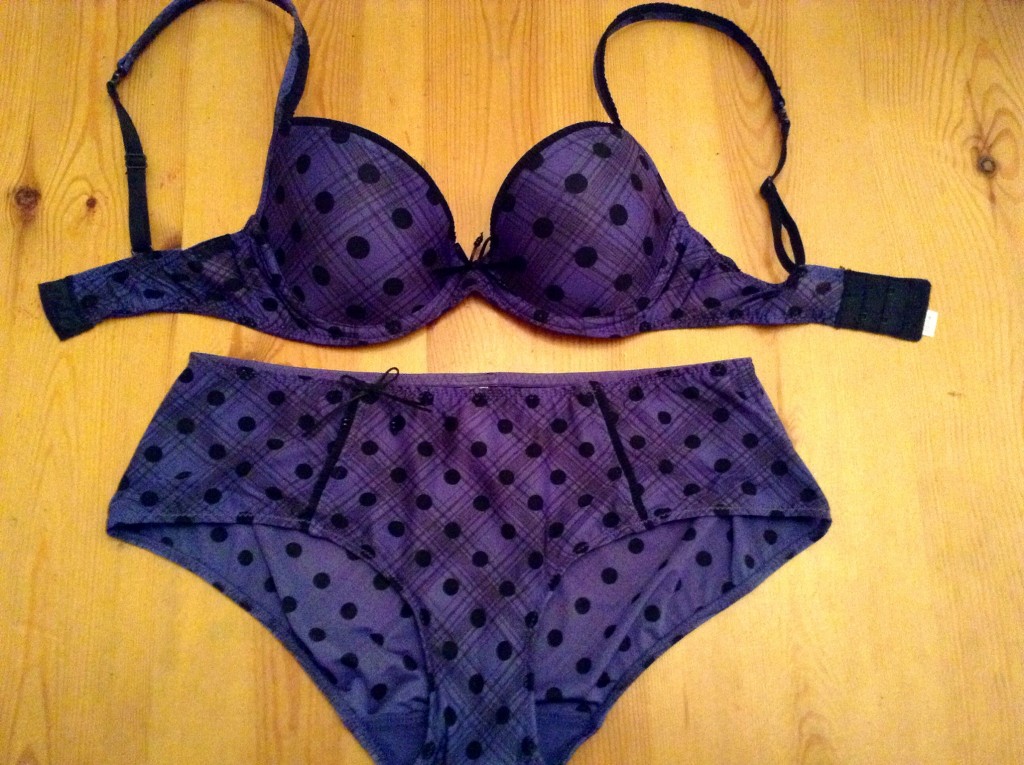 Bella di Notte. Marie Jo Mauro in Orient Blue.