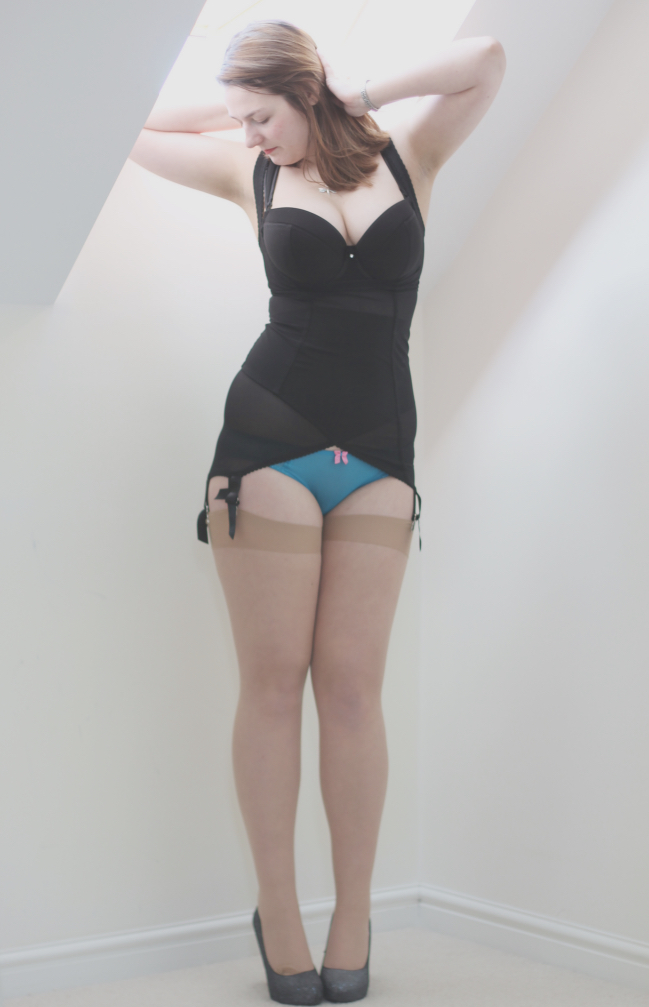 Kiss Me Deadly Vargas Cupless Dress Review