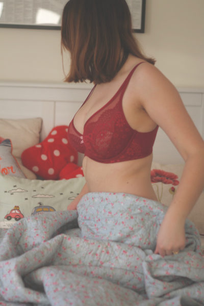 Victoria's Secret Lace Plunge Unlined Demi Bra Review: 32DDD