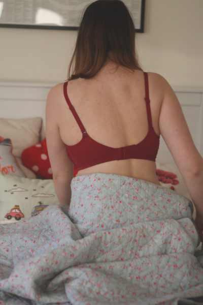 Victoria's Secret Lace Plunge Unlined Demi Bra Review: 32DDD