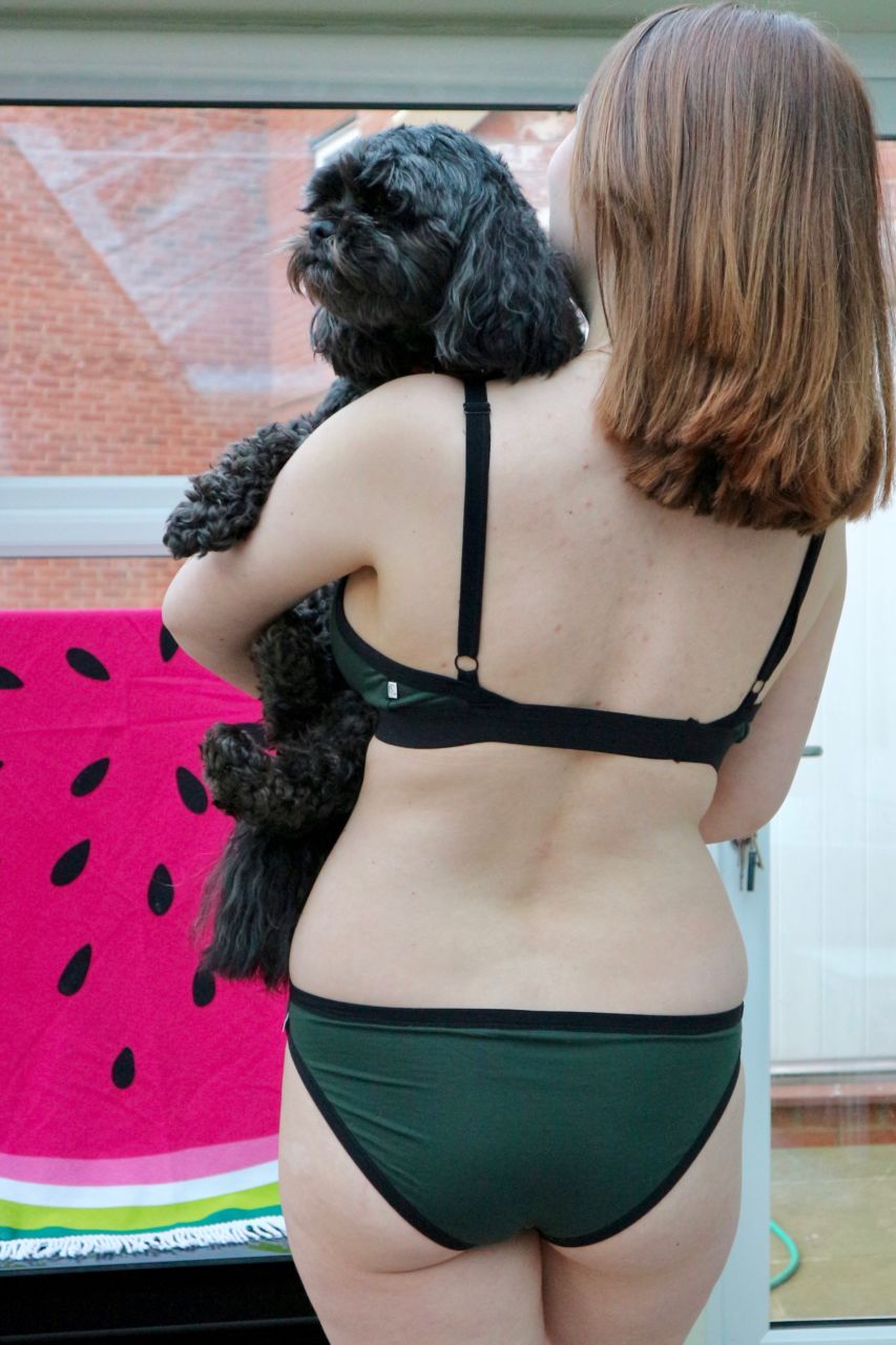Big & Little Cup Review: Neon Moon Emerald Triangle Non Bra in size Gorgeous